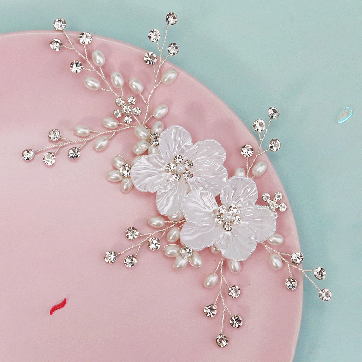 Accesorios para el cabello de novia, exquisitas pinzas para el cabello con flores acrílicas blancas, pinzas para el cabello con perlas versátiles y de moda. 1