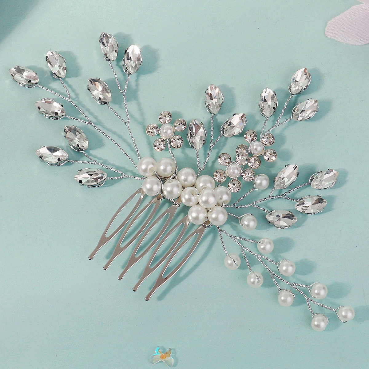 Tocado nupcial para boda, exquisito peine de flores de perla hecho a mano, retro, versátil, con diamantes de imitación, accesorios para el cabello 1