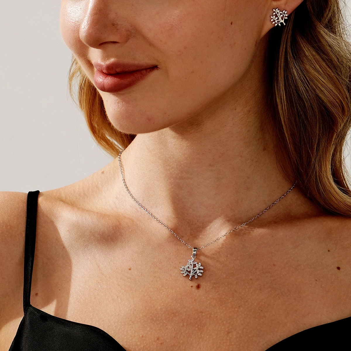 Conjunto de collar y pendientes con diseño de árbol de la vida, estilo europeo y americano, accesorios de circonita de lujo sencillos, joyería para mujer 1