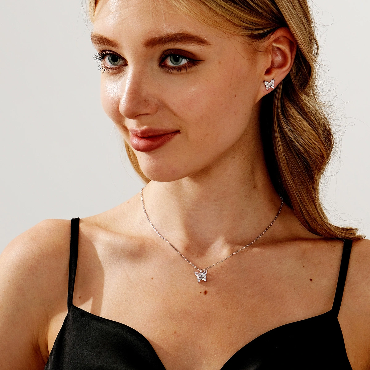 Pendientes colgantes de mariposa sencillos, exquisito conjunto de collar y pendientes de circonita con incrustaciones de cobre 1