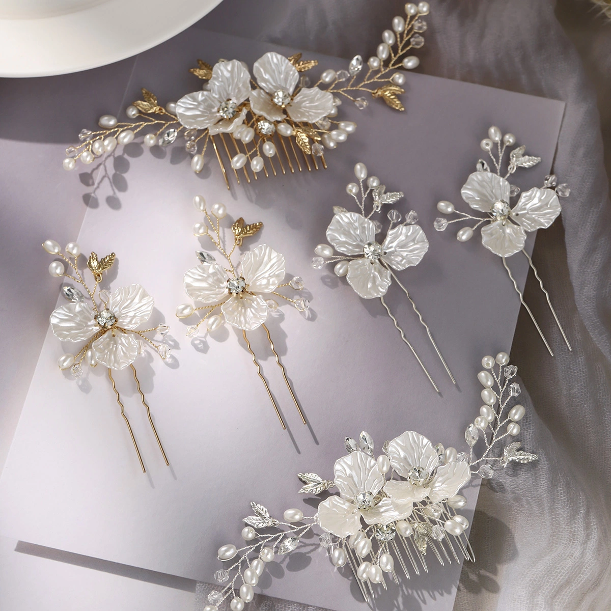 Nuevo juego de horquillas para el pelo con flores acrílicas blancas, exquisitos accesorios para el cabello de novia y boda, elegantes joyas para mujer 1