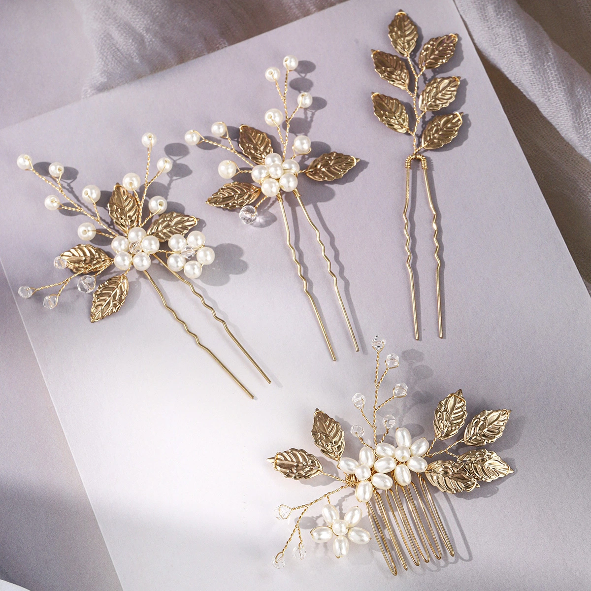 Exquisito juego de horquillas y peinetas de perlas hechas a mano, elegantes tocados de aleación con forma de hoja para novias y bodas. 1