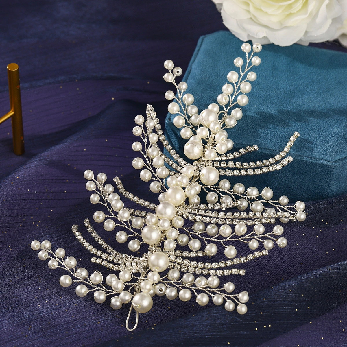 Exquisita diadema de cuentas hecha a mano, tocado nupcial elegante y versátil con diamantes de imitación, perlas y hojas. 1