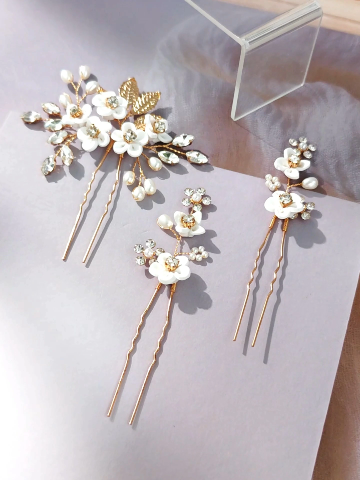 Juego de horquillas nupciales de estilo europeo-americano, hechas a mano con flores de arcilla polimérica y perlas. 1