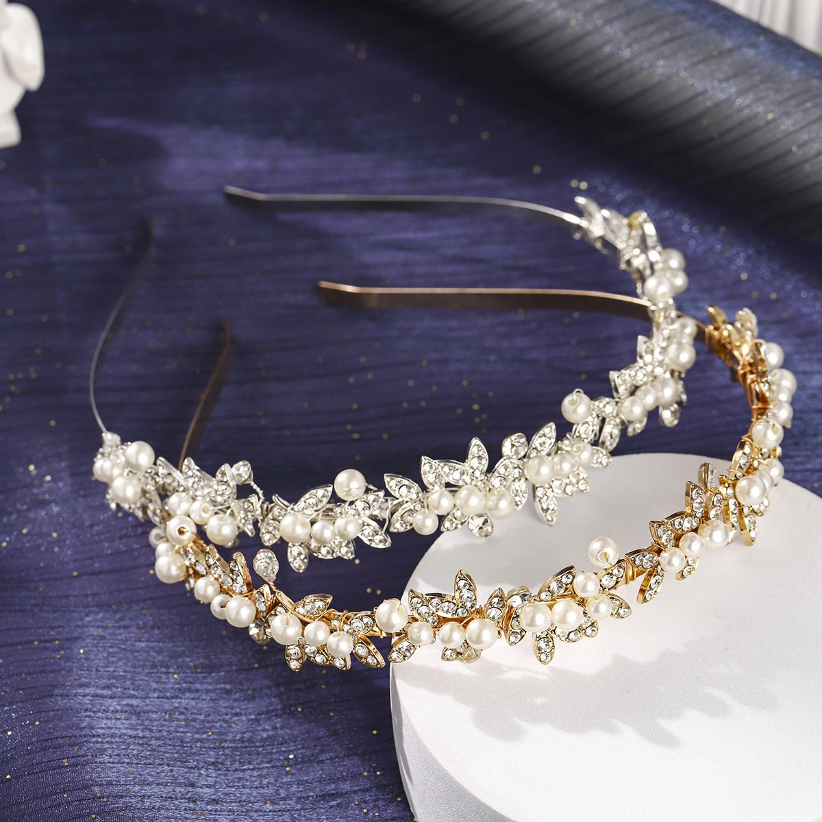 Diadema nupcial de moda con diamantes de imitación y perlas, estilo nuevo, con diseño de flores y hojas de aleación. 1