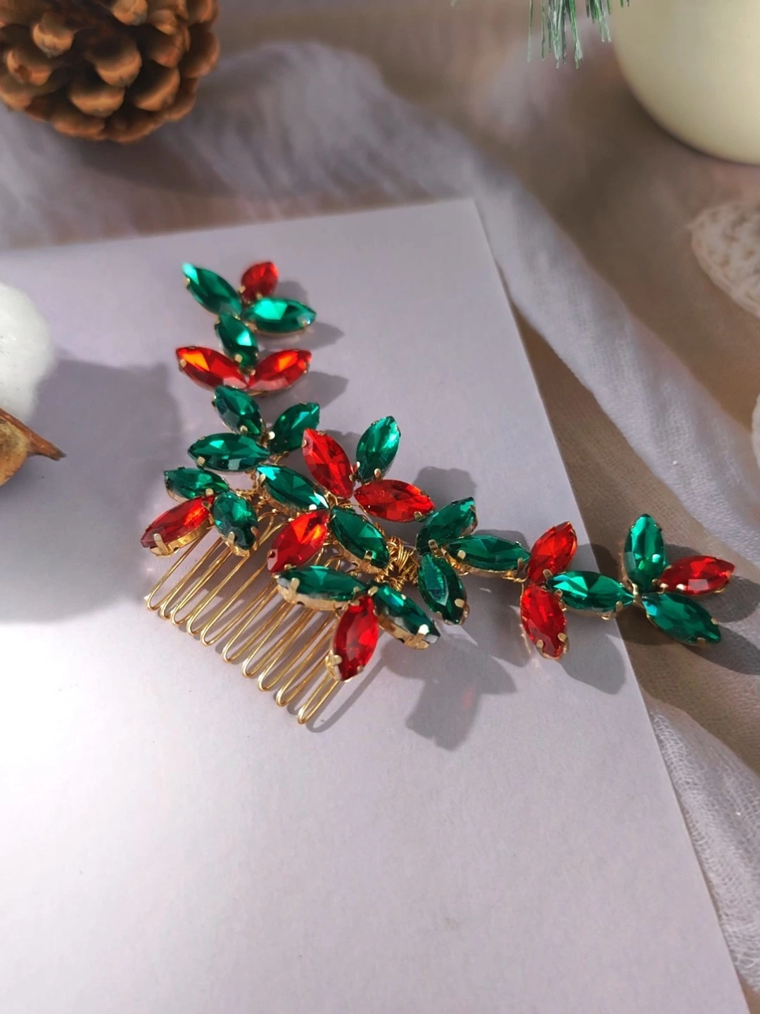 Tocado navideño de moda nuevo con diamantes de imitación rojos y verdes, elegante accesorio para el cabello diario para mujer. 1