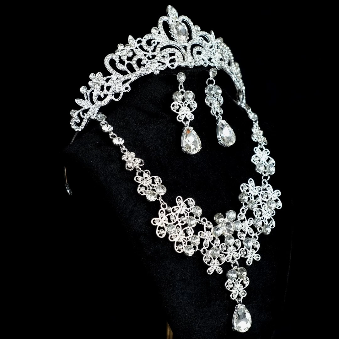 Nuevos estilos de conjunto de joyería nupcial de plata con corona de diamantes de imitación de lujo, collar, colgante, pendientes, joyería de boda para mujeres 1
