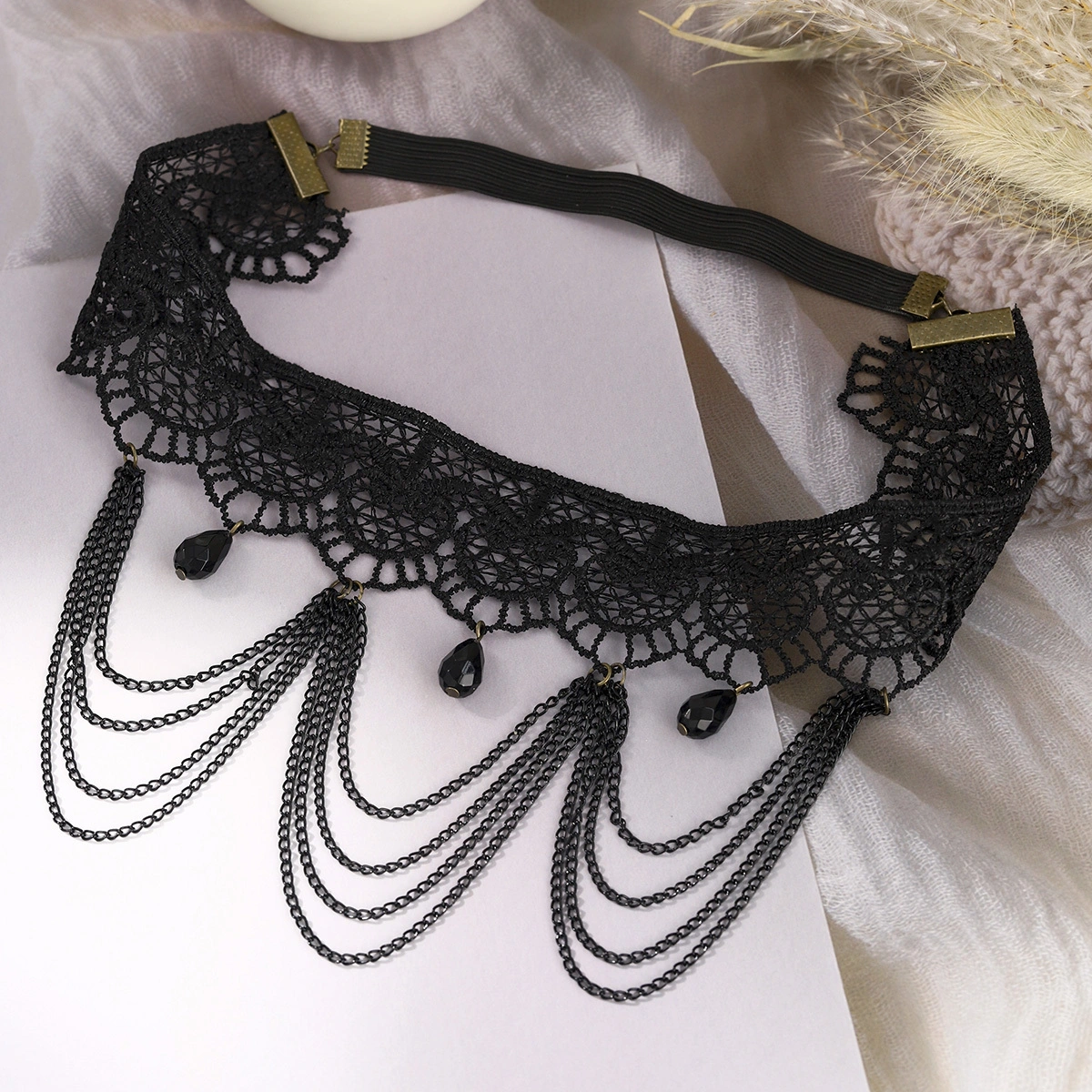 Correa de muslo con borlas de metal, estilo europeo y americano, banda elástica de encaje sexy para Halloween, accesorio de disfraz de estilo oscuro 1