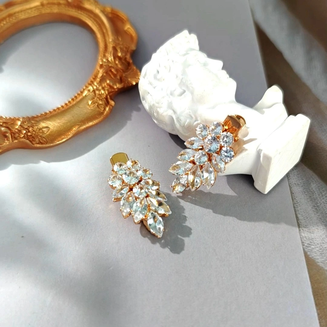 Pinzas para el pelo de circonita brillante, ligeras y de lujo, con diseño de hojas, para mujeres y niñas, ideal para citas, fiestas y uso diario. 1