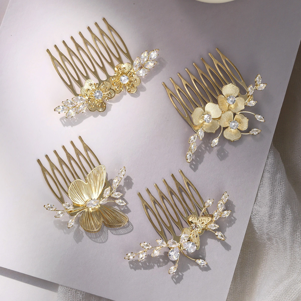 Peineta para el cabello con diseño de mariposa y flores huecas retro, tocado nupcial para boda, exquisita peineta para el cabello con circonitas brillantes 1