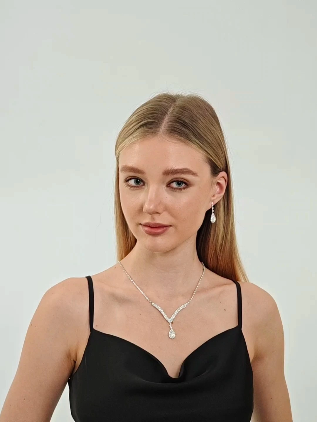 Conjunto de collar y pendientes de novia con estilo en forma de lágrima, accesorios para mujer, conjunto de joyas con brillantes diamantes de imitación. 1