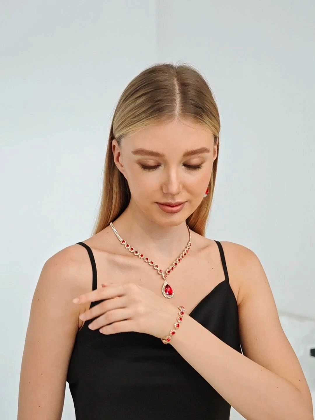 Conjunto de joyería nupcial para novia, brillante, versátil, con gotas de agua, collar, pendientes, pulsera y accesorios para mujer 1