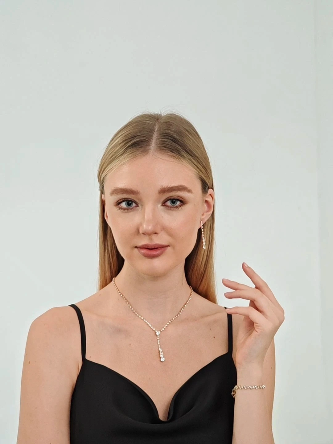 Conjunto de collar, pendientes y pulsera de aleación con diamantes de imitación para mujer, accesorios de joyería para fiesta y boda, versátil y a la moda. 1