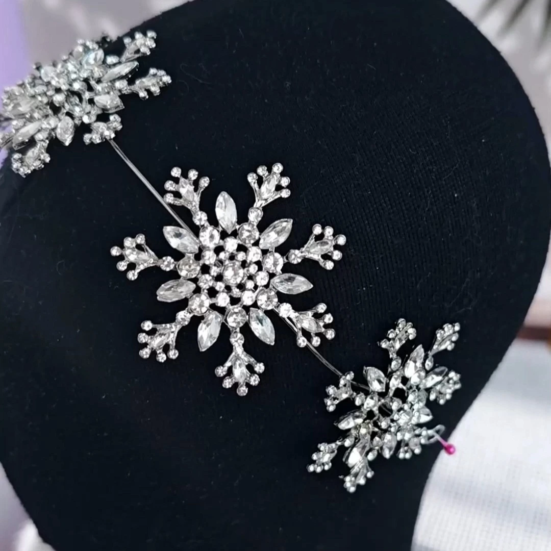Exquisite Snowflake Headband Stylish Versatile Rhinestone Hair Accessory for Wedding Holiday Parties 1