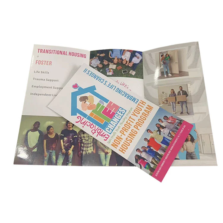 Impression de brochures pliées brillantes personnalisées 1