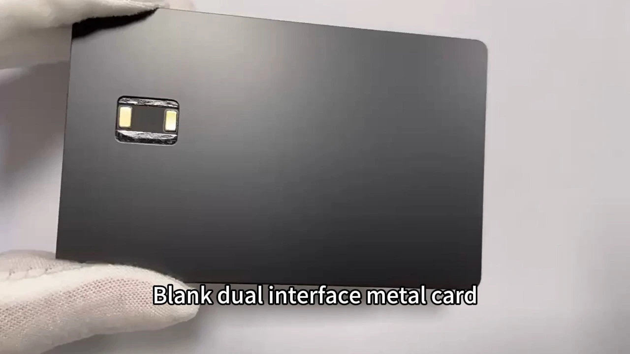 Tarjeta metálica de interfaz dual en blanco