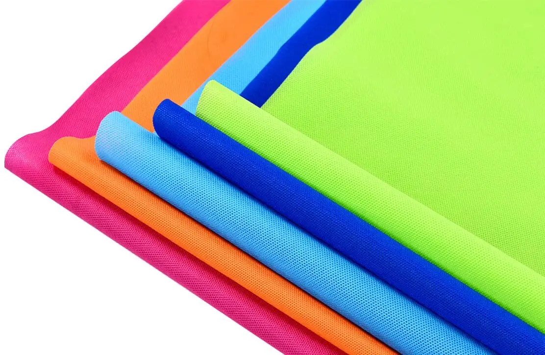Rayson nonwoven Özel ODM nonwoven güzel tek kullanımlık masa örtüleri toplu olarak 2