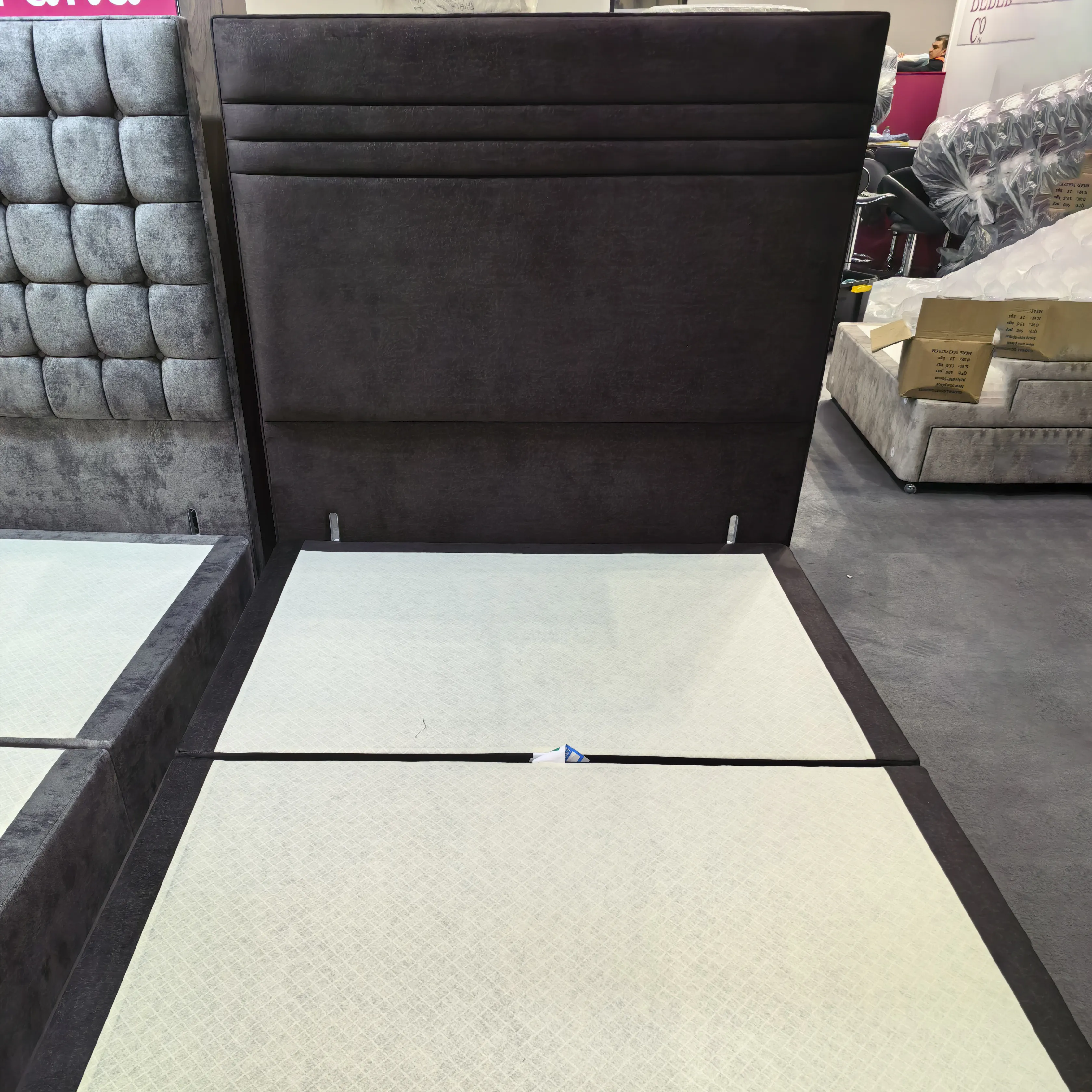 Feuerhemmender, cremeweißer Nadelfilz-Vliesstoff mit geprägtem Muster, robust und kostengünstig 1