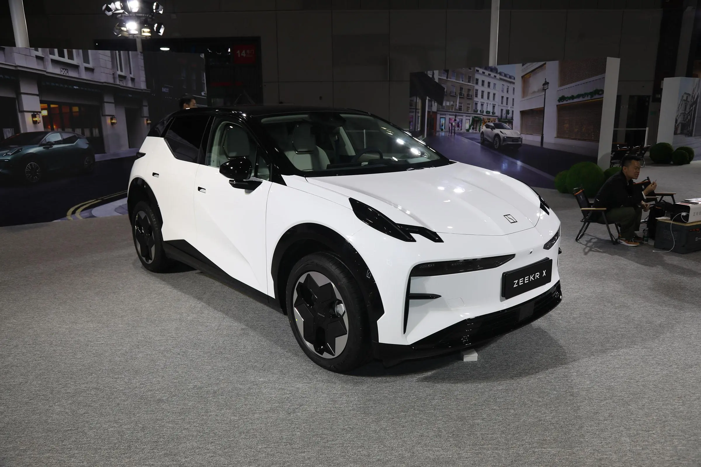 Zeekr X 2025 with Latest Chinese Zeeker Suv Factory Wholesale New Energy Vehicles 4 Door 4 Seater cheap cars 4WD 500km Electric Car for sale 1