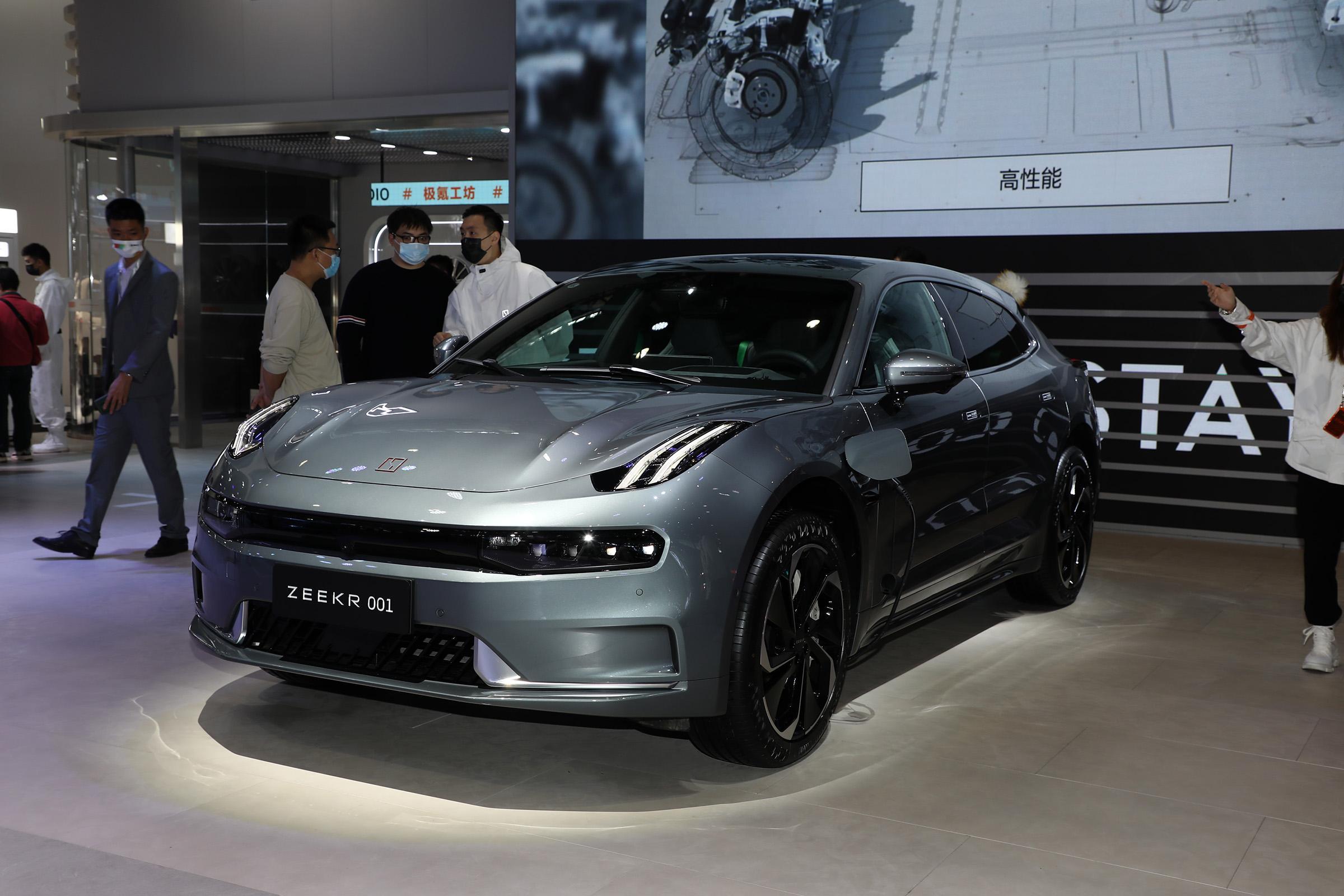 Zeekr 001 2025 معك الإصدار 100kWh 4WD طويل المدى Geely Zeekr سيدان فاخر عالي السرعة سيارات الطاقة الجديدة المصنوعة في الصين 5 أبواب 5 مقاعد سيارة كهربائية للبيع بسعر رخيص 5