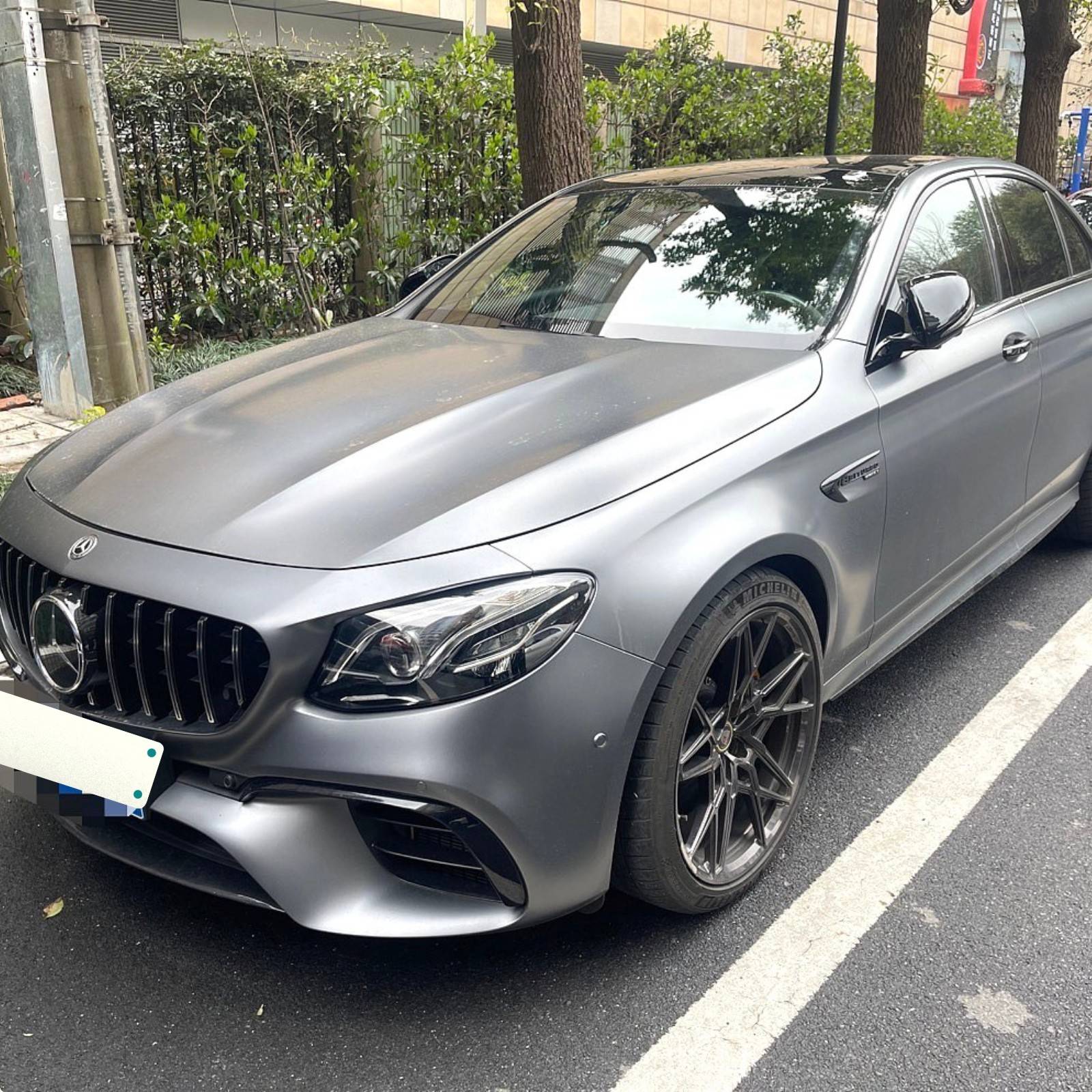 مرسيدس بنز الفئة E AMG 2019 مع AMG E 63 S 4MATIC + سيارة سيدان تعمل بالبنزين متوسطة الحجم إلى كبيرة فاخرة 4.0T 612-Hp V8 سيارة سيدان للسيارات المستعملة بأسعار رخيصة 3