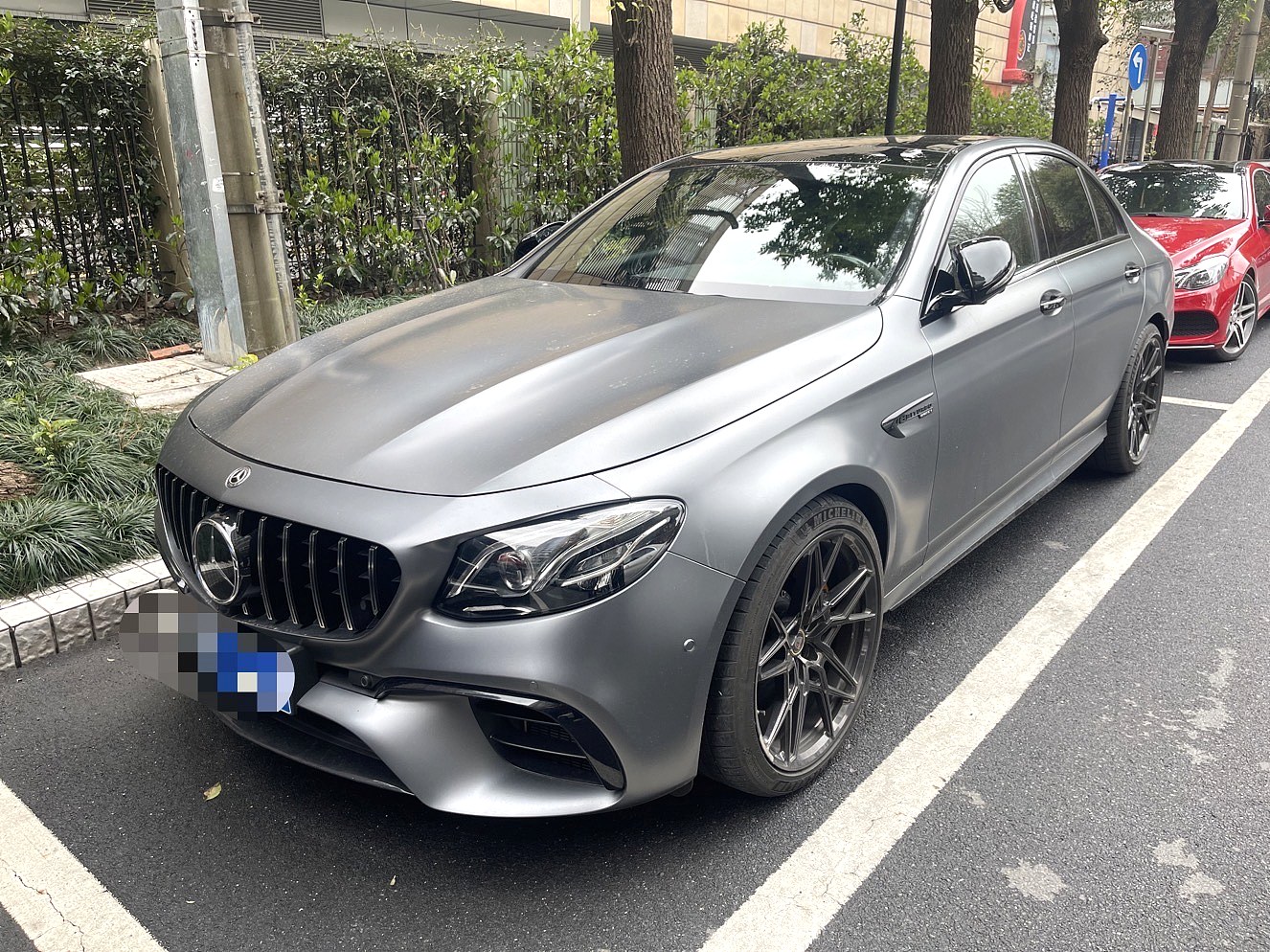 مرسيدس بنز الفئة E AMG 2019 مع AMG E 63 S 4MATIC + سيارة سيدان تعمل بالبنزين متوسطة الحجم إلى كبيرة فاخرة 4.0T 612-Hp V8 سيارة سيدان للسيارات المستعملة بأسعار رخيصة 2