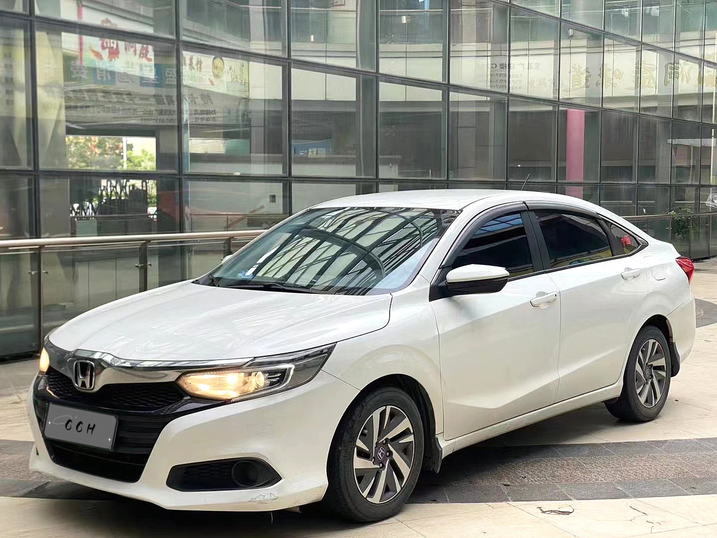 هوندا Lingpai 2019 مع 1.0T CVT 180Turbo Comfort Edition سيدان تعمل بالبنزين سيارة سيدان مدمجة 122hp CVT للسيارات المستعملة بأسعار رخيصة للبيع 1