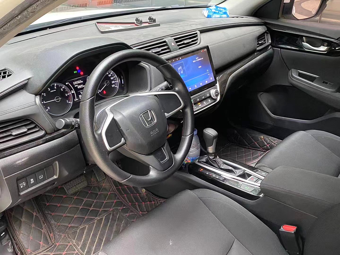 هوندا Lingpai 2019 مع 1.0T CVT 180Turbo Comfort Edition سيدان تعمل بالبنزين سيارة سيدان مدمجة 122hp CVT للسيارات المستعملة بأسعار رخيصة للبيع 6