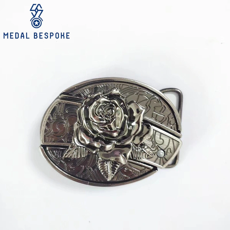 Fibbia per cintura personalizzata con motivo a rosa inciso in nero - Medaglia su misura-1734063725904848 1