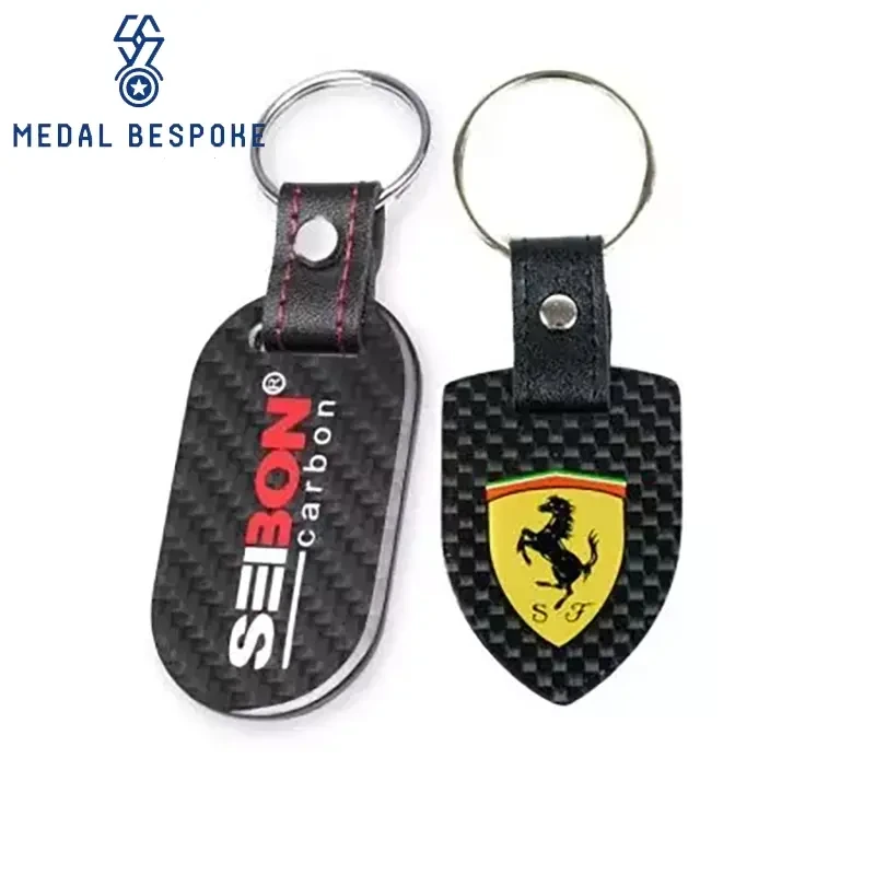 Badge personalizzabili in fibra di carbonio ispirati alla Ferrari: medaglia su misura 1