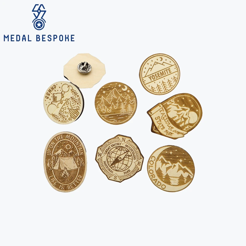 Badge in legno di forma irregolare personalizzabili: medaglia su misura 1