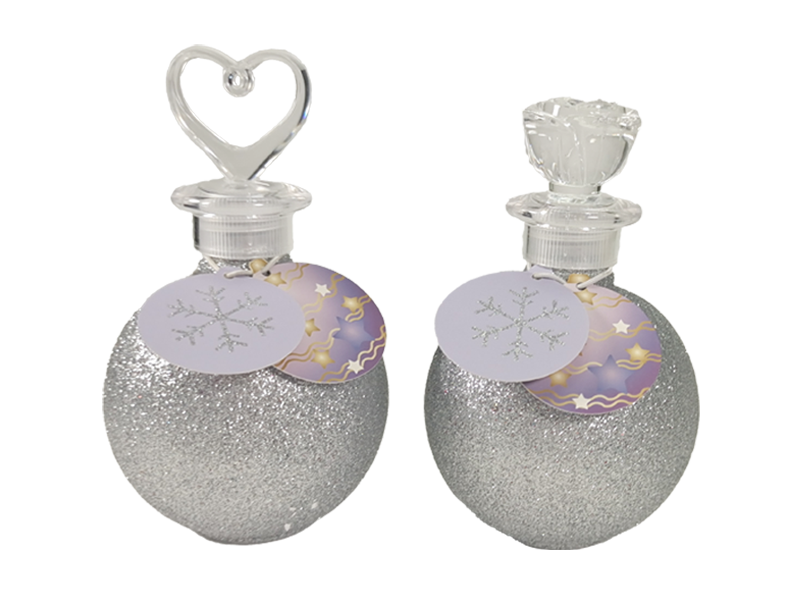 Handseifenkollektion in Form von Weihnachtskugeln. Festlich duftende Handwäsche – Lily Bath 2