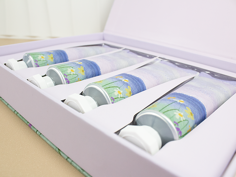 Coleção de 4 cremes para as mãos perfumados - Lavanda, Baunilha, Orquídea, Lilás, Rosa, Coco e Buquê de Peônias em Caixa Floral Aquarela 4