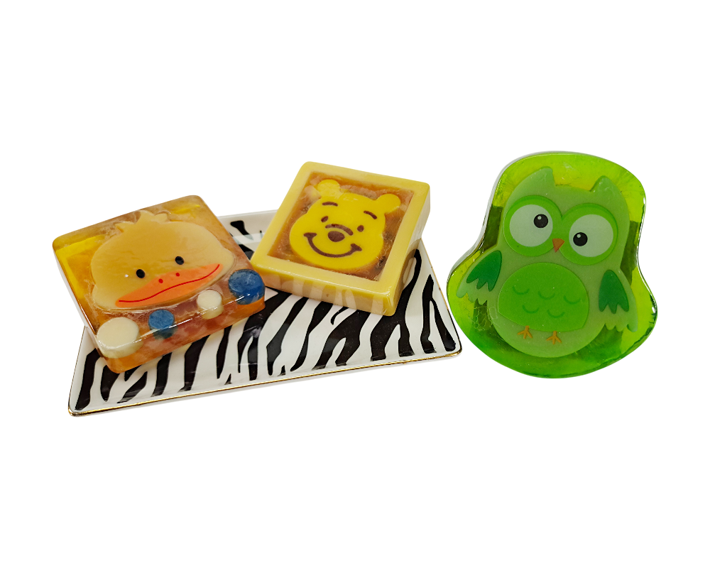 Jabón de baño infantil natural hecho a mano con forma de animal: un jabón hidratante infantil único y adorable con diseños de oso, pato, búho y panda (ranas) 1