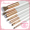 Pennello cosmetico per ombretto fumé. Splendido set di pennelli per trucco occhi marmorizzati con ghiera in oro rosa 2