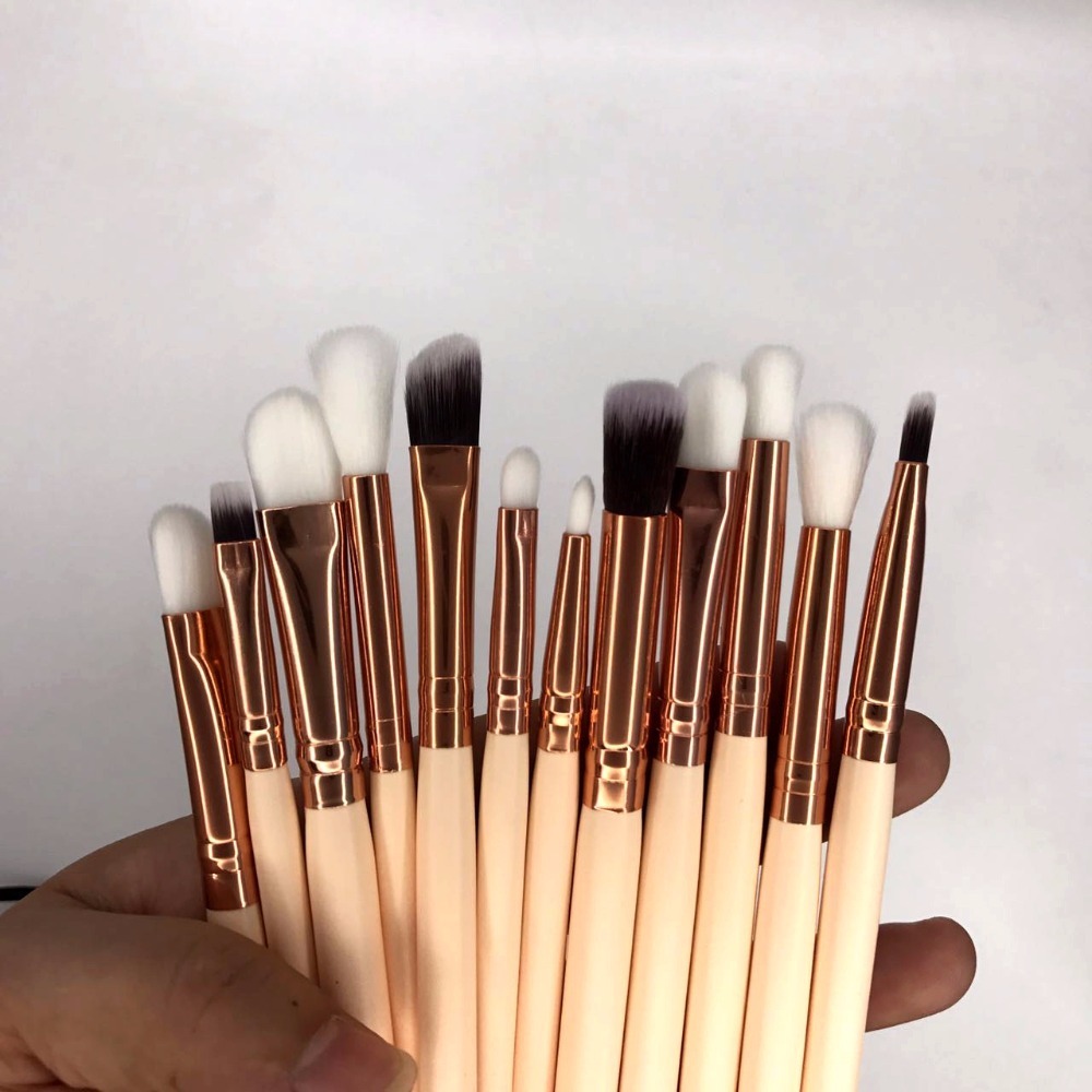 Pennello cosmetico per ombretto fumé. Splendido set di pennelli per trucco occhi marmorizzati con ghiera in oro rosa 6