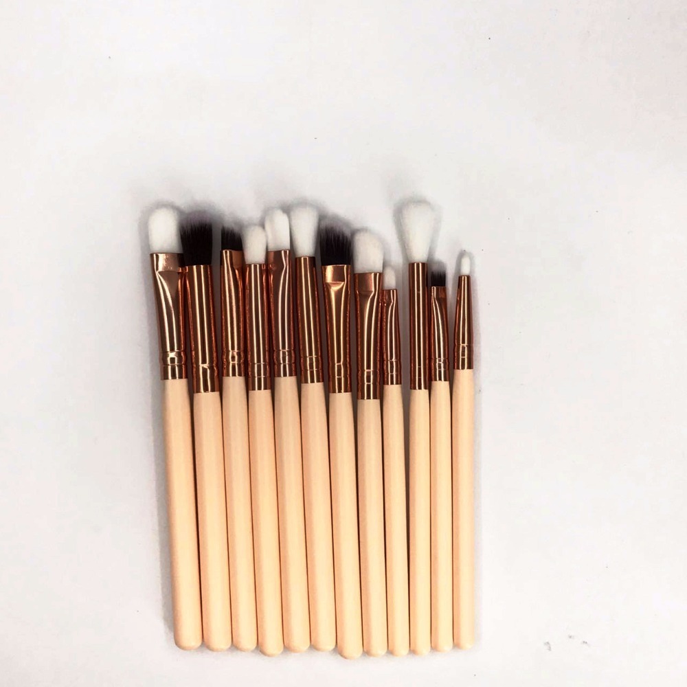 Pennello cosmetico per ombretto fumé. Splendido set di pennelli per trucco occhi marmorizzati con ghiera in oro rosa 5