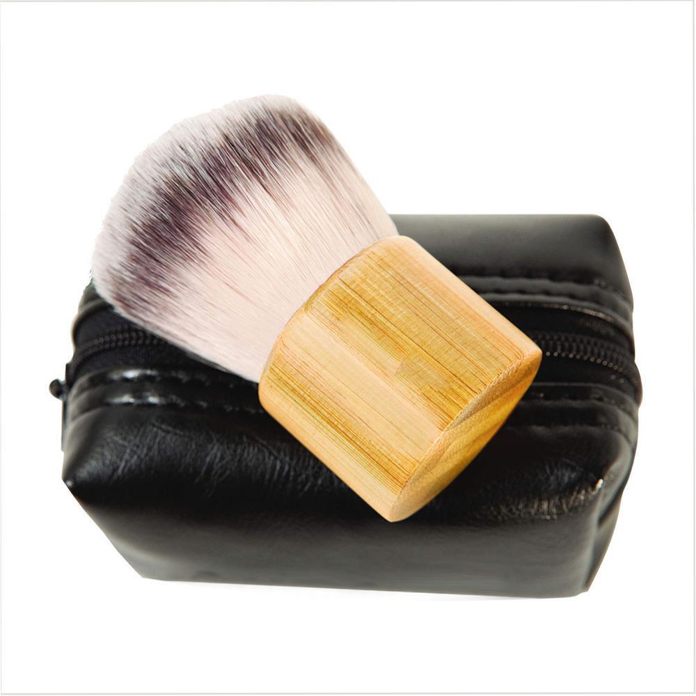 Pennello cosmetico kabuki ecologico con manico in bambù 1