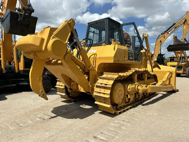 Powering Aggressive Excavation: The Golis 6622 Used Bulldozer 1