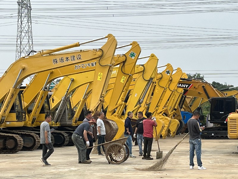 Site Cleaning and Orderly Arrangement of Excavators