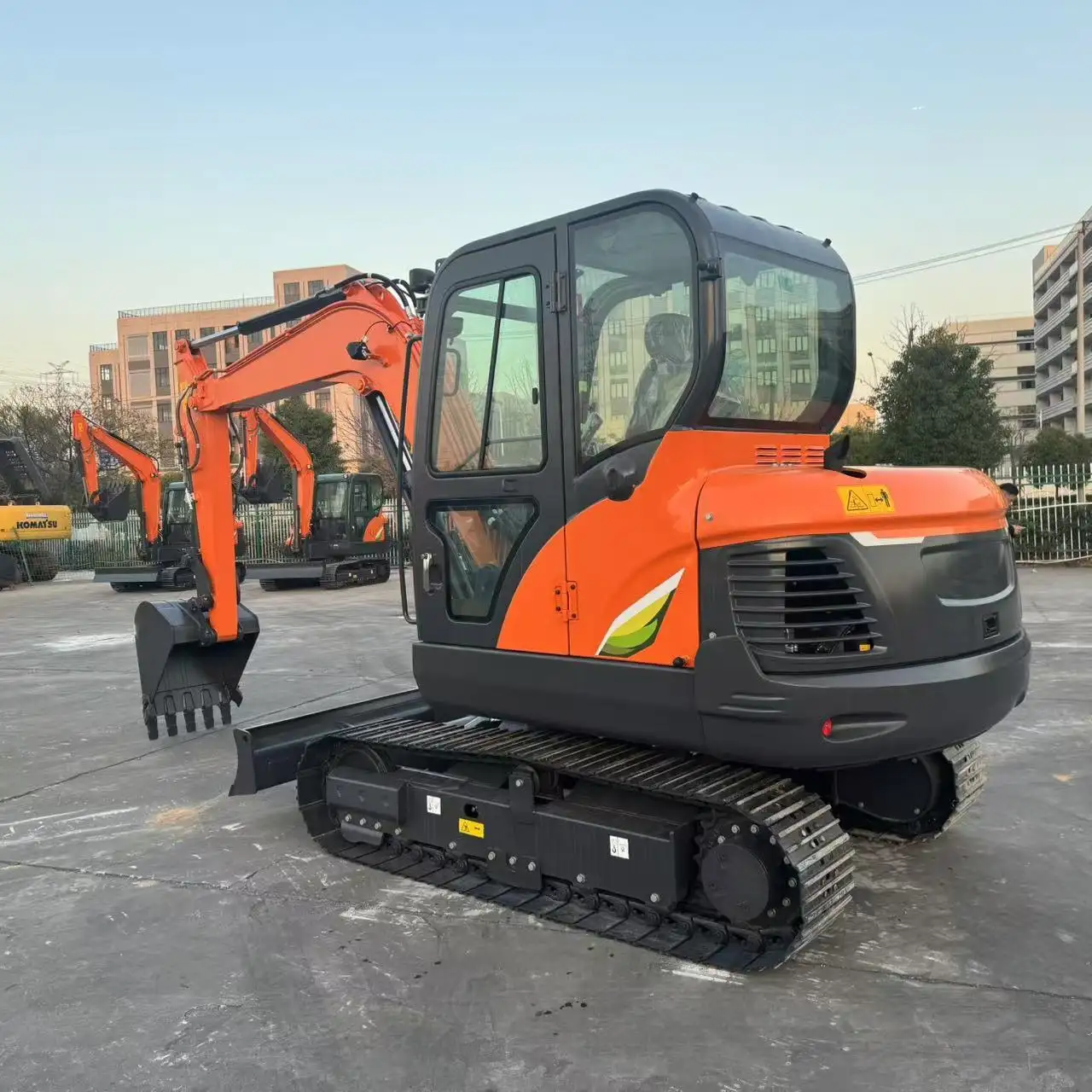 Used Track Excavator Doosan 44 KNfactory 3