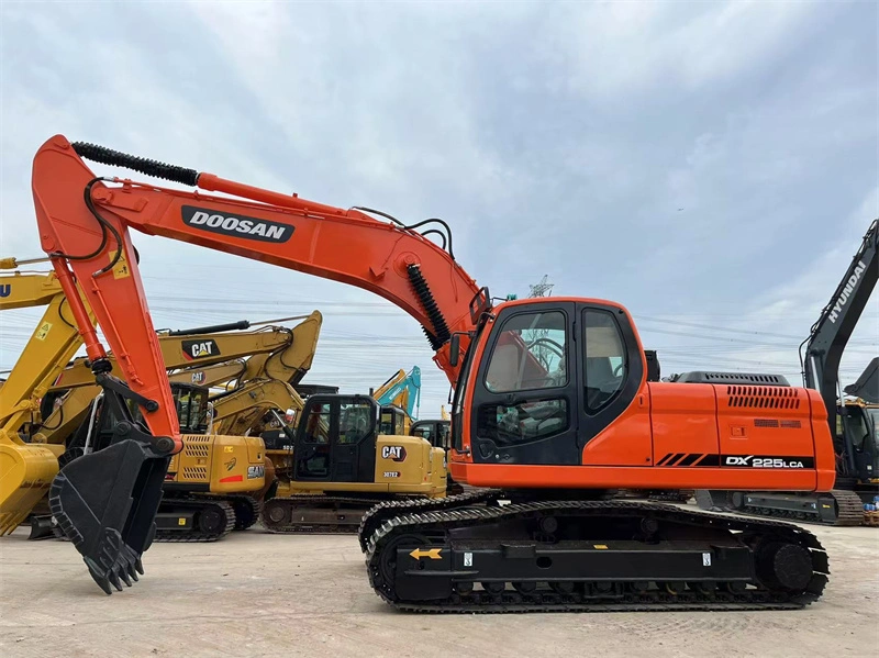 Экскаватор Doosan DX225LCA б/у дешево в продаже Экскаватор Doosan DX225 б/у 1