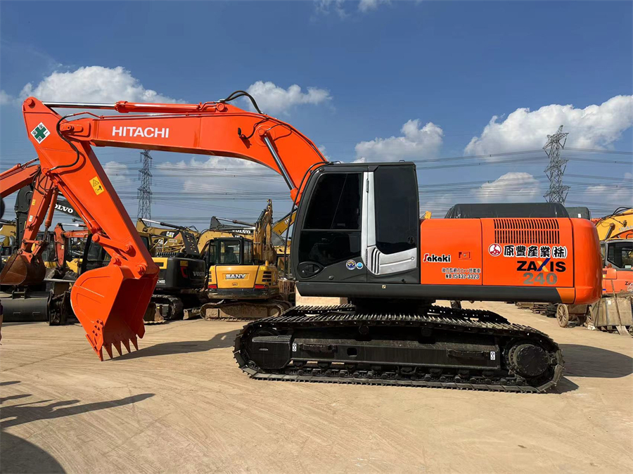 Pelle japonaise d&39;occasion Hitachi ZX240 pour terrassement, poids 24 tonnes 1