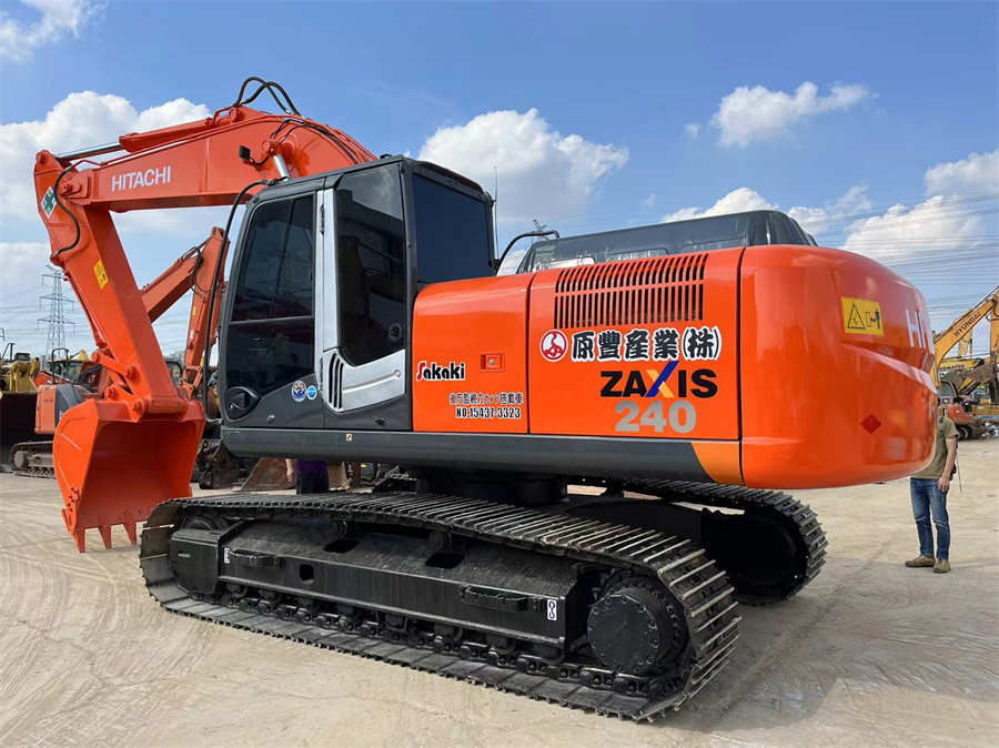 Used Japan Excavator Hitachi ZX240 Earth Moving Weight 24 Tons
