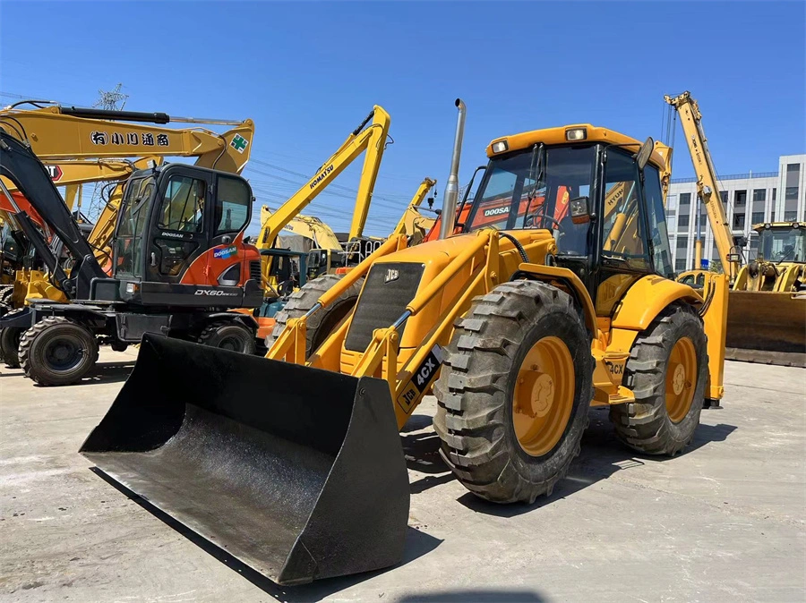 لودر حفار خلفي مستعمل JCB 4CX للبناء والحفر 1