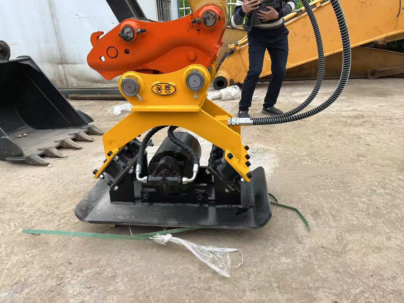 Excavator Attachments: Extending the Power of Versatile Machines | Cyq ...