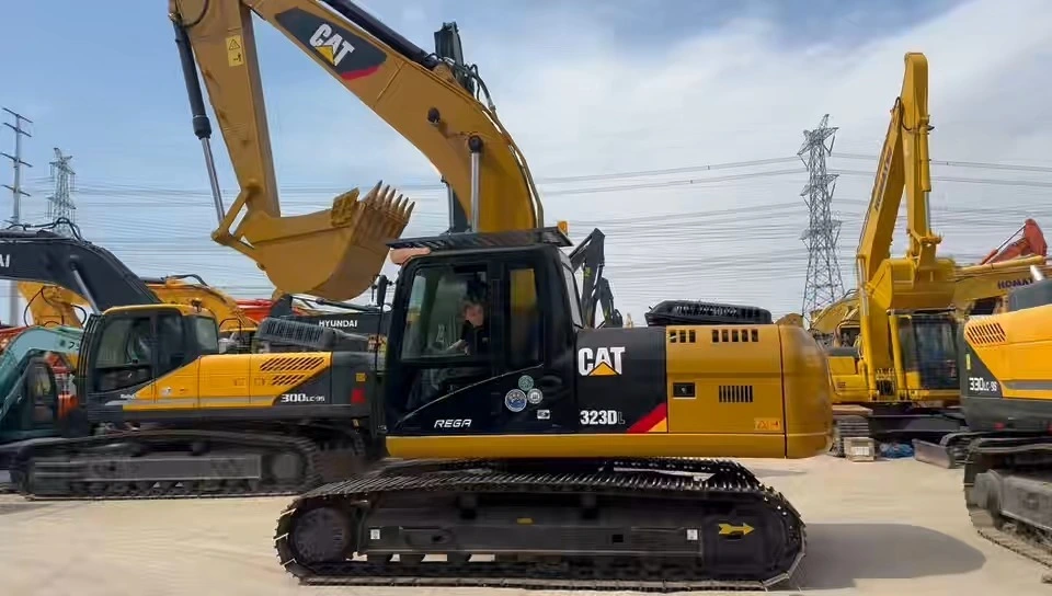 CAT 323DL d'occasion, aucune fuite, bonnes performances 1