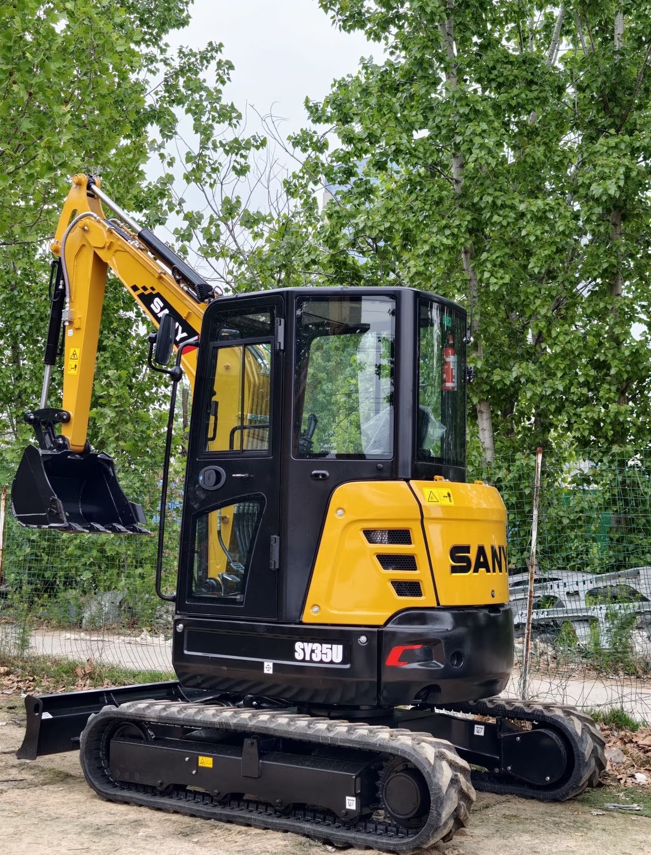 Good Condition Second-hand Sany 35U Small Digger 2