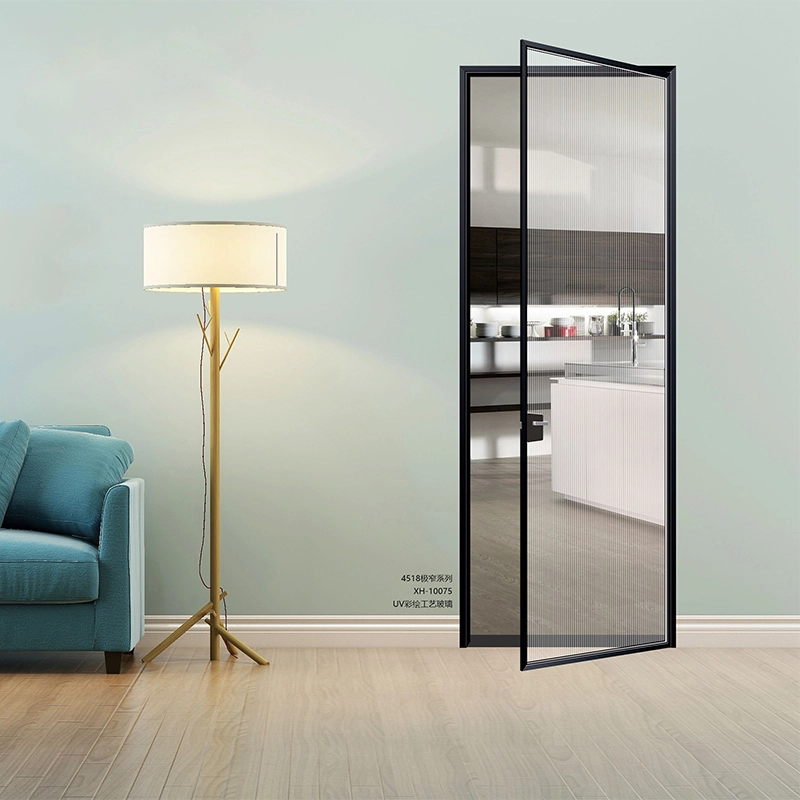 Puerta batiente de aluminio de diseño moderno para baño o cocina. 1