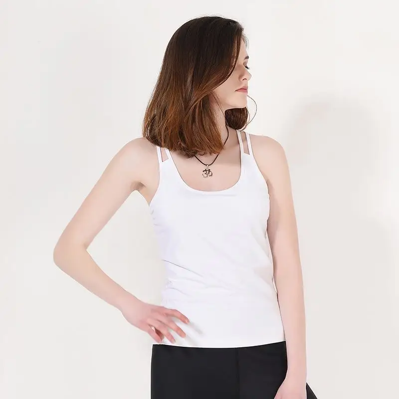 women's running tight shorts SHOW SOME LEG / With a few details, women\'s shorts can be long on style